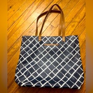 Around Town Tote
EUC Shoulder Bag Navy White Pebble
Brown